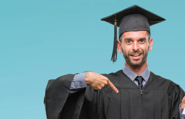 Joven Guapo Graduado Hombre Sosteniendo Grado Sobre Fondo Aislado Con — Foto de Stock