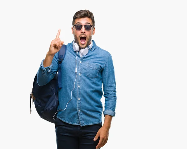 Jonge Knappe Toeristische Man Met Hoofdtelefoon Rugzak Geïsoleerde Achtergrond Vinger — Stockfoto