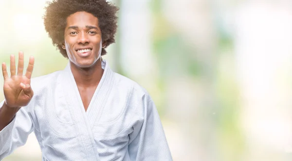 Afro Amerikansk Man Bär Karate Kimono Över Isolerade Bakgrund Visar — Stockfoto