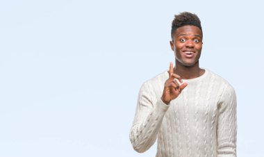 Afrikalı-Amerikalı genç başarılı fikirle parmağı yukarıyı izole arka plan üzerinde. Çıktıktan ve mutlu. Bir numara.