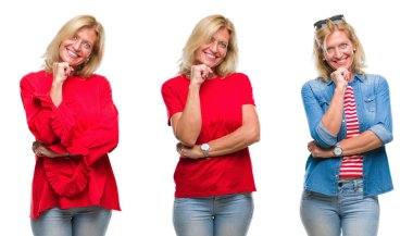 Kolaj güzel orta yaş sarışın kadının üzerinde beyaz izole backgroud emin çapraz kollar ve çeneme kaldırdı el ile gülümseme ile kameraya bakıyor. Pozitif düşünce.