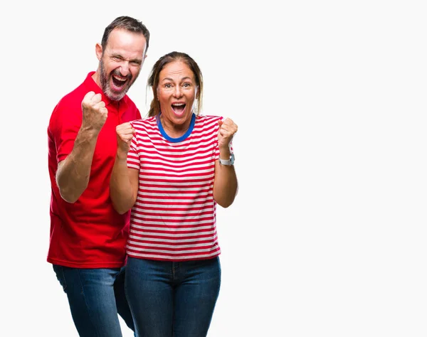 Casal Hispânico Meia Idade Apaixonado Por Fundo Isolado Celebrando Surpreso — Fotografia de Stock