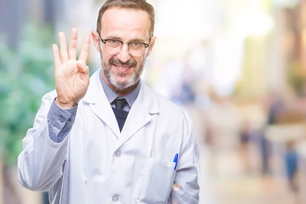 Hombre Profesional Alzado Mediana Edad Con Abrigo Blanco Sobre Fondo — Foto de Stock