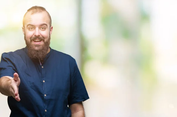 Joven Hombre Hipster Caucásico Sobre Fondo Aislado Sonriendo Amistoso Ofreciendo —  Fotos de Stock