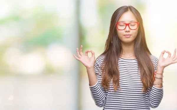 Jonge Aziatische Vrouw Dragen Bril Geïsoleerde Achtergrond Ontspannen Lachend Met — Stockfoto