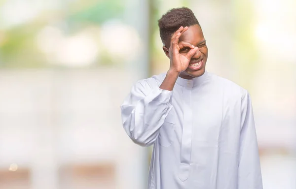 Joven Árabe Africano Vistiendo Djellaba Tradicional Sobre Fondo Aislado Haciendo —  Fotos de Stock