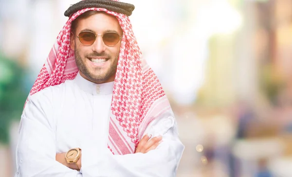 Junger Gutaussehender Mann Mit Keffiyeh Über Isoliertem Hintergrund Glücklich Lächelnd — Stockfoto