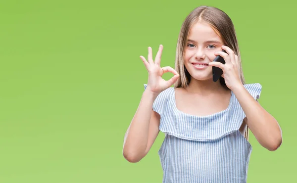 Giovane Bella Ragazza Che Parla Telefono Sfondo Isolato Facendo Segno — Foto Stock