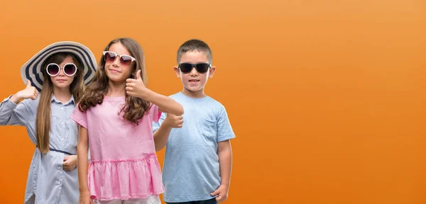 Group Boy Girls Kids Orange Background Happy Big Smile Doing — Stock Photo, Image