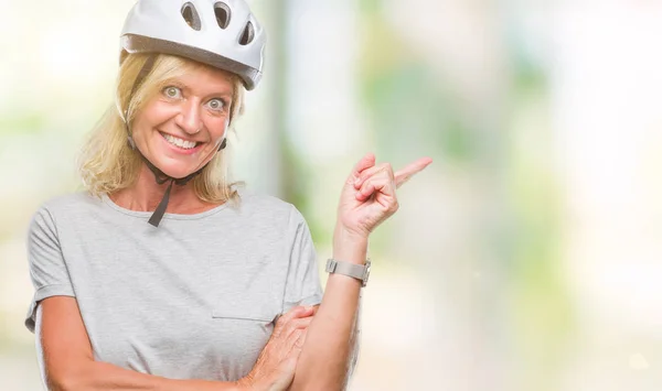 Femme Cycliste Caucasienne Moyen Age Portant Casque Sécurité Sur Fond — Photo