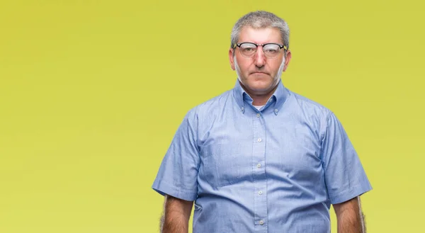 Hombre Mayor Guapo Con Gafas Sobre Fondo Aislado Con Expresión —  Fotos de Stock