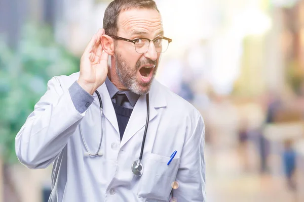 Uomo Anziano Medico Hoary Mezza Età Indossa Uniforme Medica Sfondo — Foto Stock