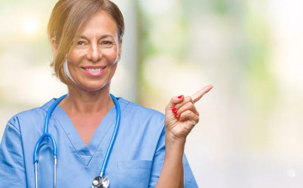 Medelåldern Ledande Sjuksköterska Läkare Kvinna Över Isolerade Bakgrund Med Ett — Stockfoto