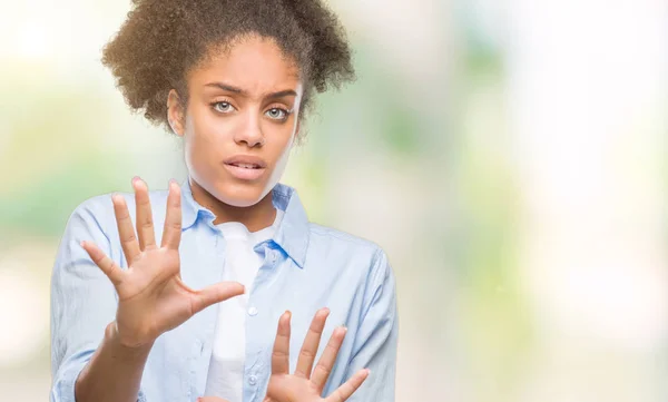 Jeune Femme Afro Américaine Sur Fond Isolé Effrayée Terrifiée Par — Photo