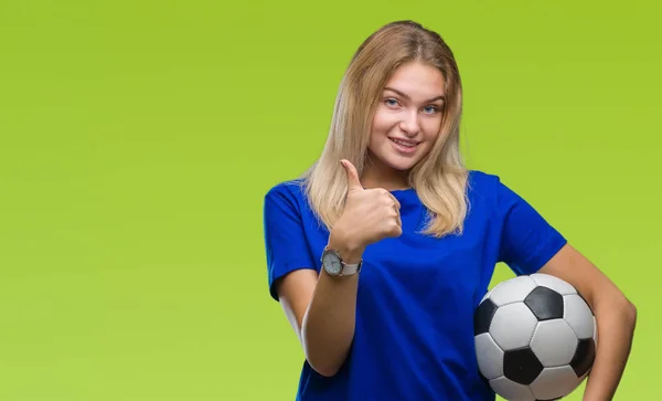 Futbol Topu Tutan Genç Beyaz Kadın Arka Plan Mutlu Işareti — Stok fotoğraf