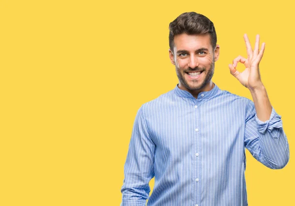 Homem Bonito Jovem Sobre Fundo Isolado Sorrindo Positivo Fazendo Sinal — Fotografia de Stock