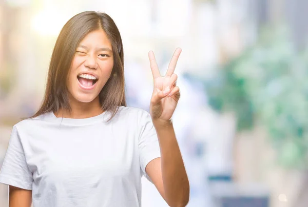 Jovem Mulher Asiática Sobre Fundo Isolado Sorrindo Com Rosto Feliz — Fotografia de Stock