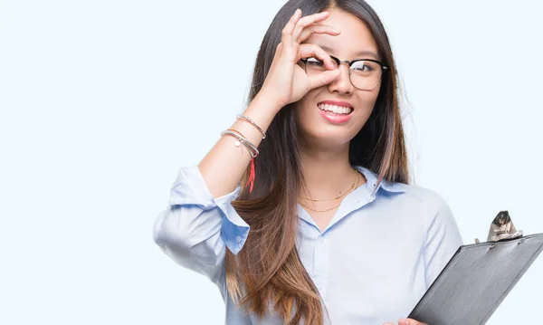 Joven Asiático Negocios Mujer Holding Portapapeles Sobre Aislado Fondo Con —  Fotos de Stock