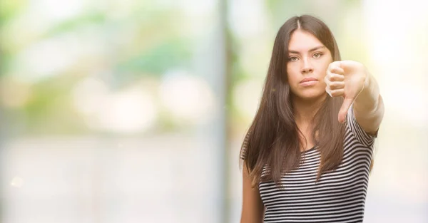 Joven Mujer Hispana Hermosa Mirando Infeliz Enojado Mostrando Rechazo Negativo —  Fotos de Stock