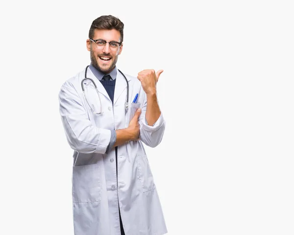 Genç Yakışıklı Doktor Adam Arıyor Başparmak Yanında Yukarıyı Mutlu Yüz — Stok fotoğraf