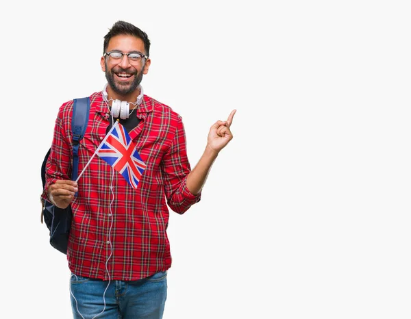 Adulto Hispânico Estudante Homem Segurando Passaporte Reino Unido Sobre Fundo — Fotografia de Stock