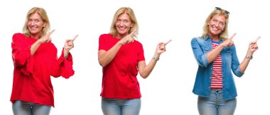 Güzel orta yaş sarışın kadın gülümseyerek ve iki elleri ve parmakları ile tarafına işaret kamera bakıyor beyaz izole backgroud kolaj.