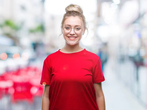 Giovane Donna Bionda Che Indossa Occhiali Sfondo Isolato Con Sorriso — Foto Stock