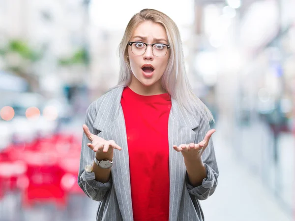 Mladá Blondýna Obchodních Žena Nosí Módní Bunda Izolované Pozadí Strach — Stock fotografie