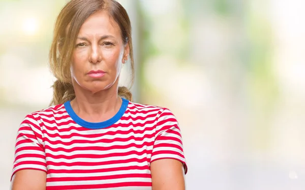 Senior Hispanische Frau Mittleren Alters Mit Isoliertem Hintergrund Skeptisch Und — Stockfoto