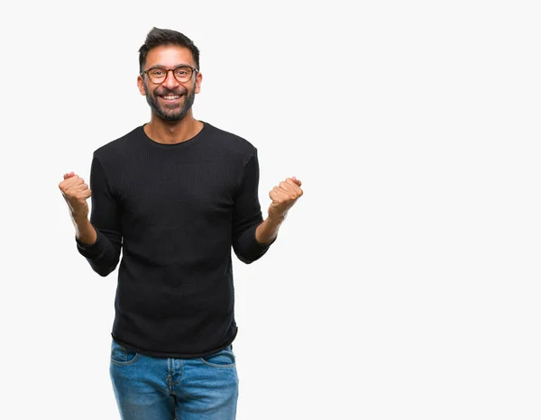 Homem Hispânico Adulto Usando Óculos Sobre Fundo Isolado Celebrando Surpreso — Fotografia de Stock