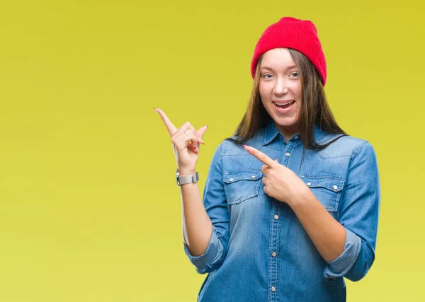 Jeune Caucasienne Belle Femme Vêtue Bonnet Laine Sur Fond Isolé — Photo