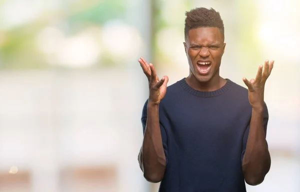 Unga Afroamerikanska Mannen Över Isolerade Bakgrund Firar Arg Och Galen — Stockfoto