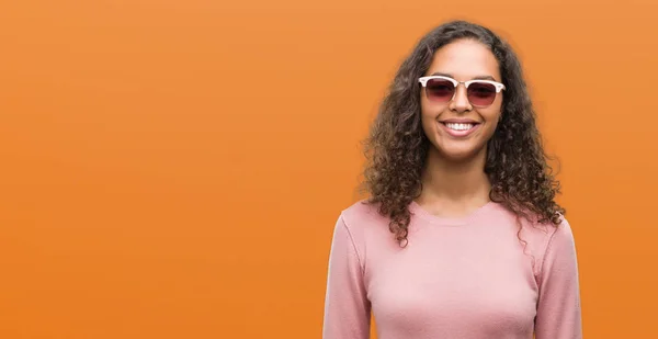 Beautiful Young Hispanic Woman Wearing Sunglasses Happy Cool Smile Face — Stock Photo, Image