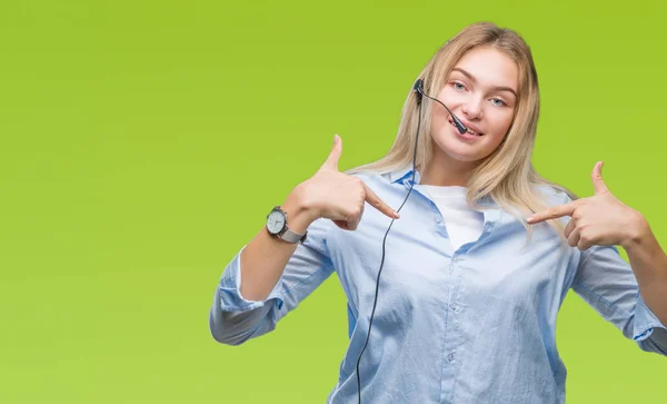 Joven Mujer Negocios Caucásica Con Auriculares Centro Llamadas Sobre Fondo —  Fotos de Stock