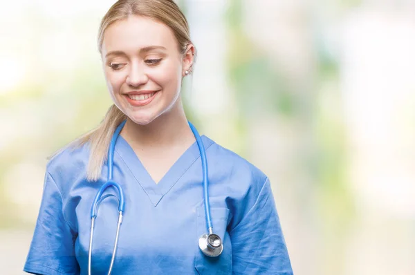 Mladá Blondýna Chirurg Doktor Žena Izolované Pozadí Pohledu Daleko Stranu — Stock fotografie