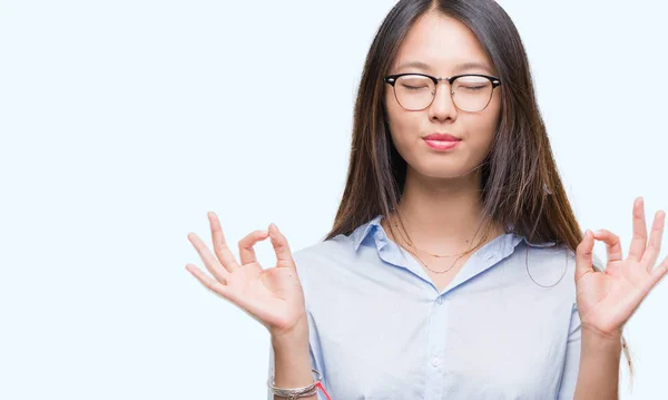 Jeune Femme Affaires Asiatique Portant Des Lunettes Sur Fond Isolé — Photo