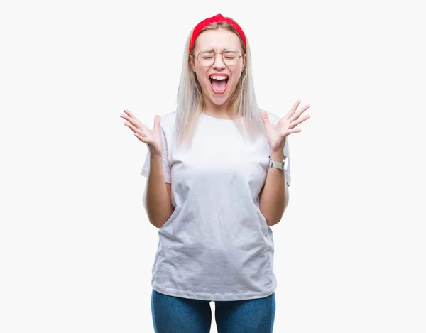 Junge Blonde Frau Mit Brille Vor Isoliertem Hintergrund Feiert Verrückt — Stockfoto