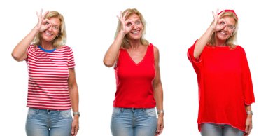 Kolaj güzel orta yaş Beyaz sarışın kadın gülümsüyor, parmakları ile mutlu yüz üzerinden seyir göz el ile ok jest yapıyor backgroud izole.