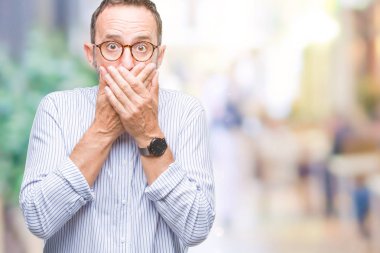 Orta yaş ağarmış komuta sizde üzerinde gözlük takan arka plan ağız hata için elleriyle kapsayan şok izole. Gizli kavramı.