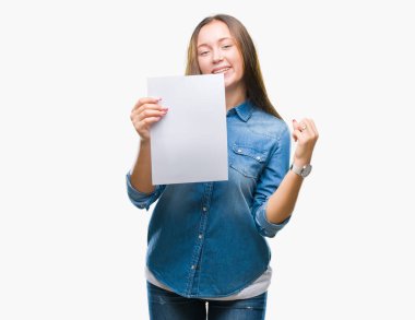 Duygu tezahürat boş kağıt sayfası gurur çığlık ve zafer ve başarı çok heyecanlı, kutluyor izole arka plan üzerinde tutan genç beyaz kadın