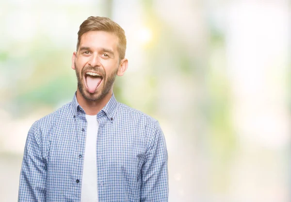 Genç Yakışıklı Dilini Izole Arka Plan Üzerinde Beyaz Shirt Giyen — Stok fotoğraf