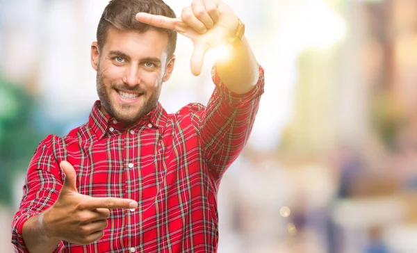 Joven Hombre Guapo Sobre Fondo Aislado Sonriendo Haciendo Marco Con —  Fotos de Stock