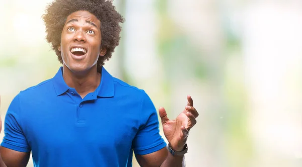 Afro Americký Muž Nad Izolované Pozadí Crazy Šílený Křik Řvát — Stock fotografie