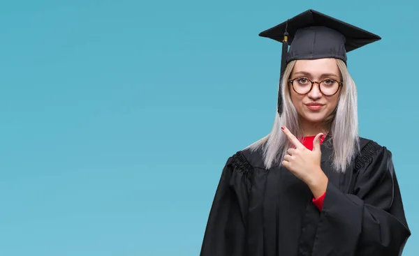 Unga Blonda Kvinnan Bär Graduate Uniform Över Isolerade Bakgrund Glada — Stockfoto