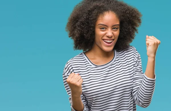 Mujer Afroamericana Joven Sobre Fondo Aislado Muy Feliz Emocionado Haciendo — Foto de Stock