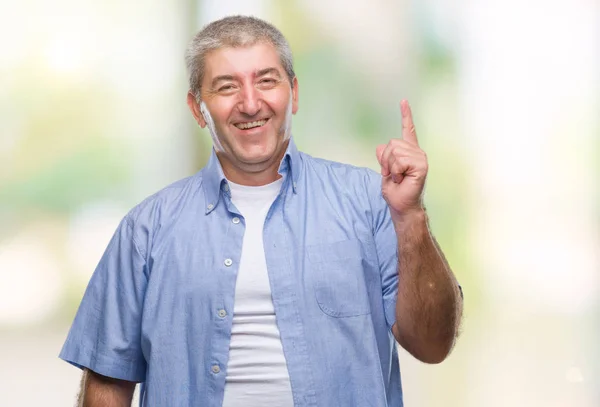 Gutaussehender Älterer Mann Mit Isoliertem Hintergrund Der Mit Erhobenem Zeigefinger — Stockfoto