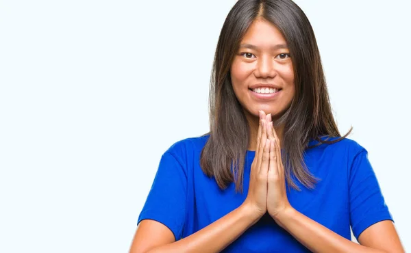 Jonge Aziatische Vrouw Geïsoleerde Achtergrond Bidden Met Handen Samen Vragen — Stockfoto