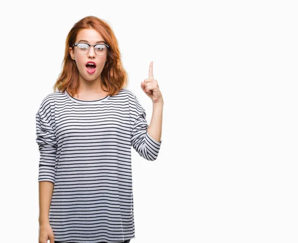 Joven Hermosa Mujer Sobre Fondo Aislado Con Gafas Apuntando Con — Foto de Stock