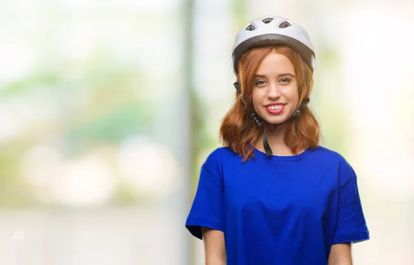 Jovem Mulher Bonita Vestindo Capacete Ciclista Sobre Fundo Isolado Com — Fotografia de Stock