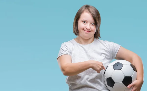 Giovane Donna Adulta Con Sindrome Tenendo Palla Calcio Sfondo Isolato — Foto Stock